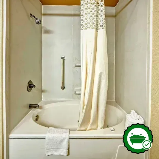 Hotels with jacuzzi in room in Plainfield