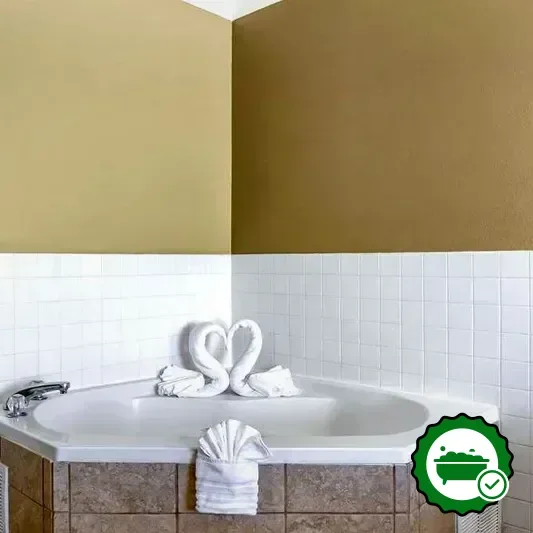 Hotels with jacuzzi in room in Plainview