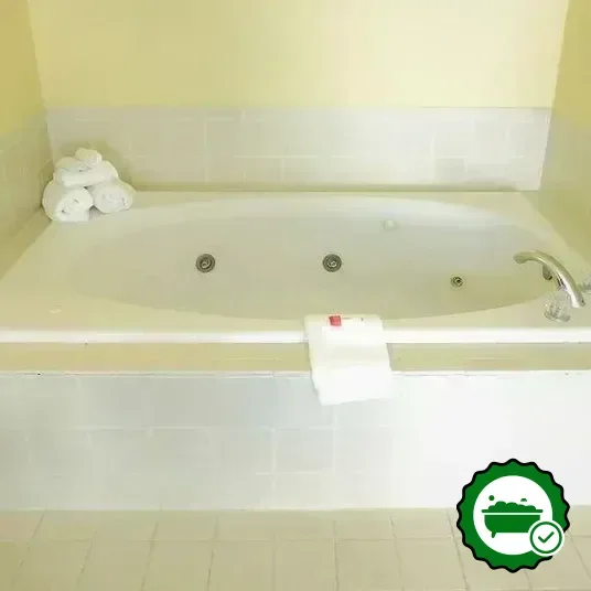 Hotels with jacuzzi in room in Pocahontas