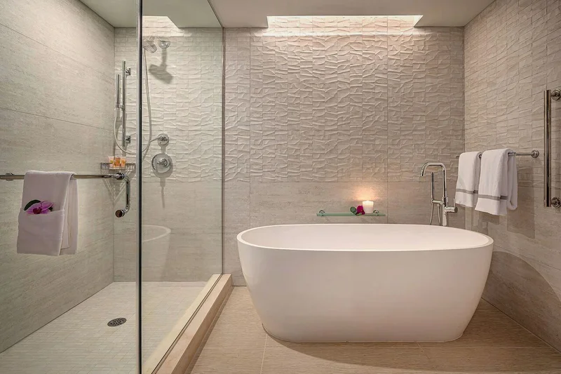 Hotels with jacuzzi in room in Poipu