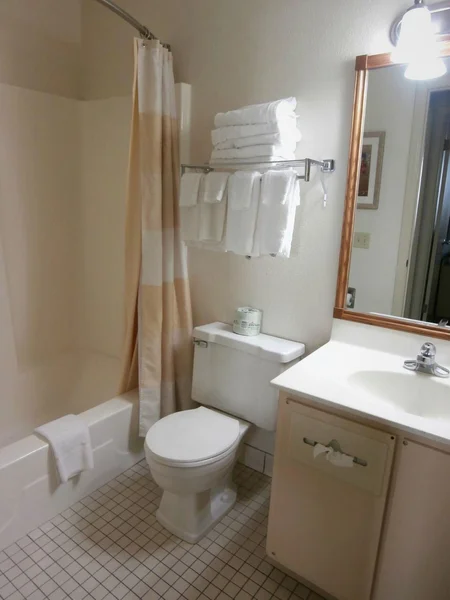Hotels with jacuzzi in room in Port Clinton