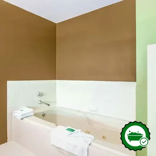 Hotels with jacuzzi in room in Poulsbo