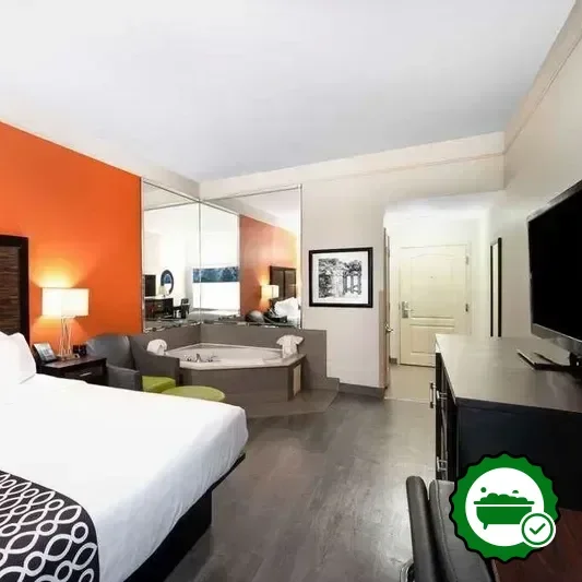 Hotels with jacuzzi in room in Prattville