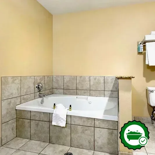 Hotels with jacuzzi in room in Prosser