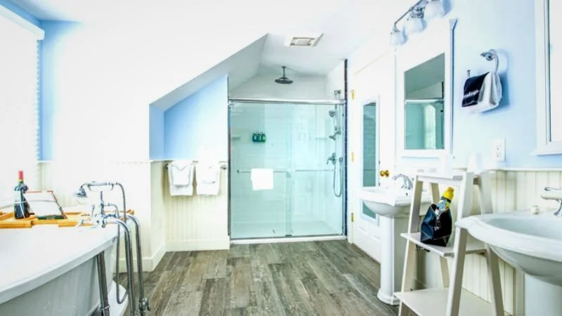 Hotels with jacuzzi in room in Provincetown