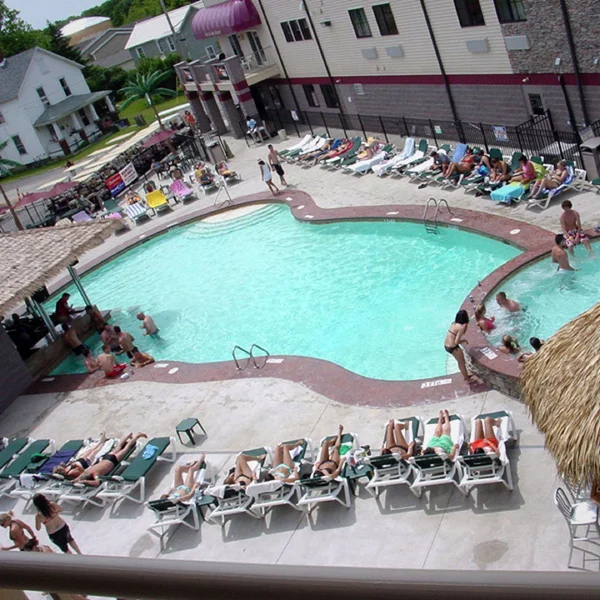 Hotels with jacuzzi in room in Put In Bay