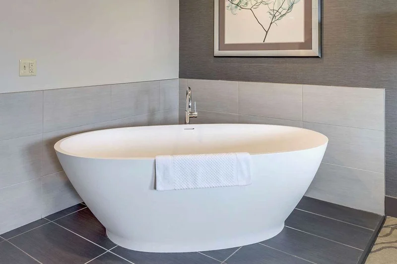 Hotels with jacuzzi in room in Racine