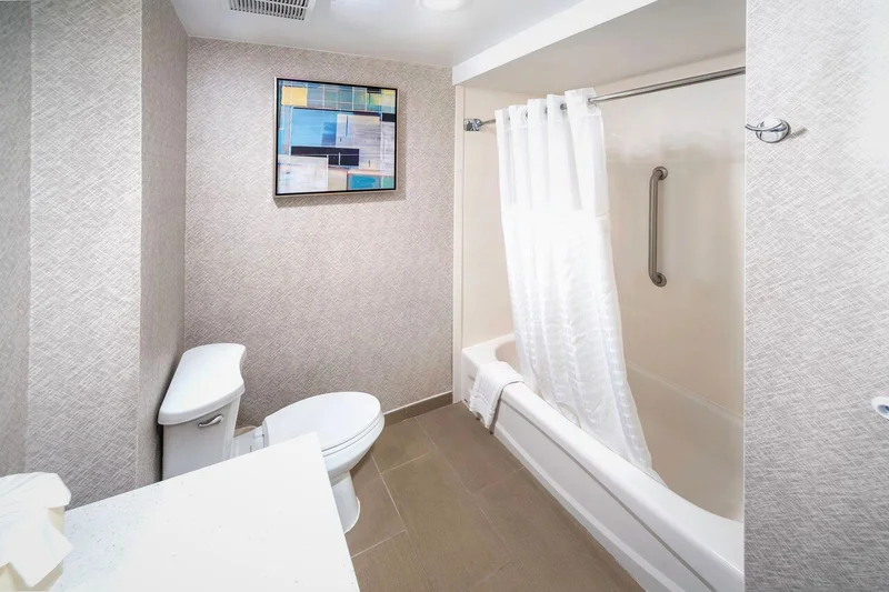 Hotels with jacuzzi in room in Raleigh