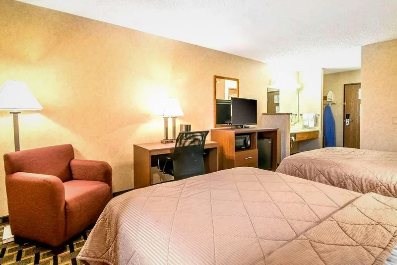Hotels with jacuzzi in room in Raton