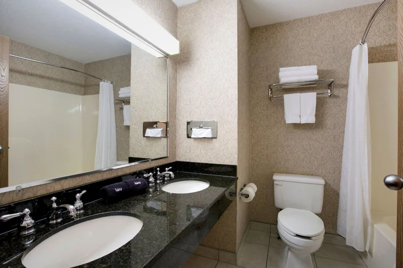 Hotels with jacuzzi in room in Redwood Falls