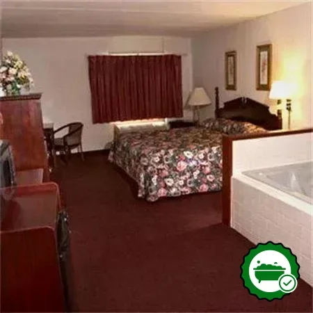 Hotels with jacuzzi in room in Reedsburg