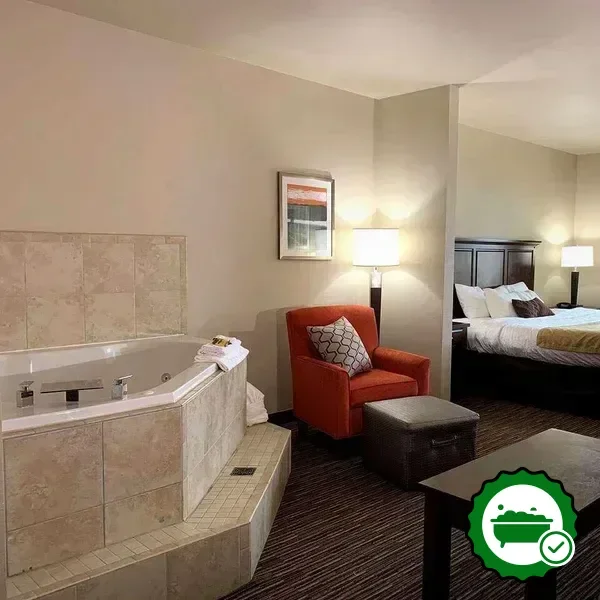 Hotels with jacuzzi in room in River Falls