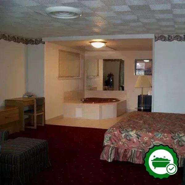 In-room jacuzzi at American Motor Inn in Rock Island