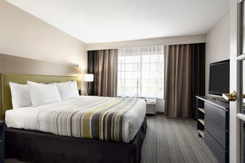 Hotels with jacuzzi in room in Romeoville