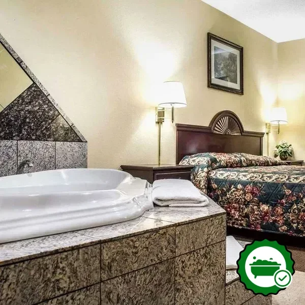 Hotels with jacuzzi in room in Salina