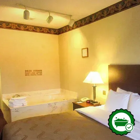 Hotels with jacuzzi in room in Sawyer