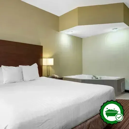 Hotels with jacuzzi in room in Seneca
