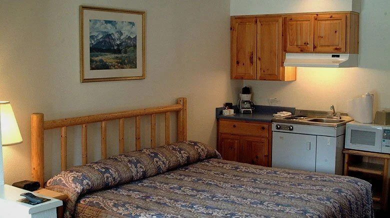 Hotels with jacuzzi in room in Shady Cove