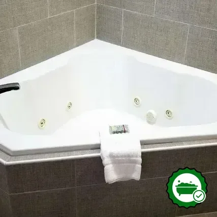 Hotels with jacuzzi in room in Shallotte