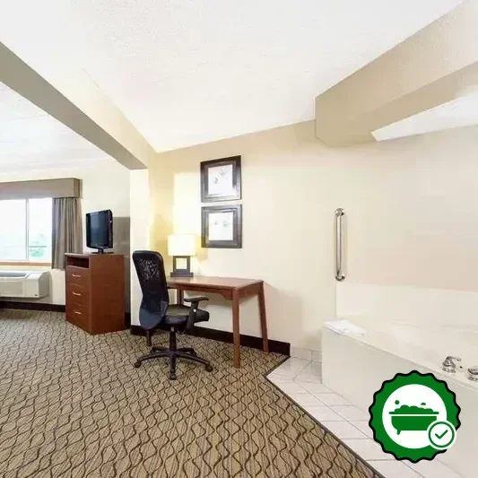 Hotels with jacuzzi in room in Sheboygan