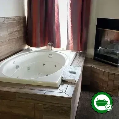 Hotels with jacuzzi in room in Show Low