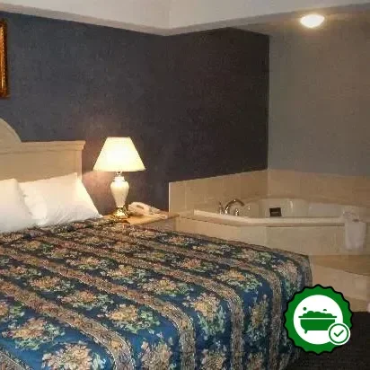 Hotels with jacuzzi in room in Smithville