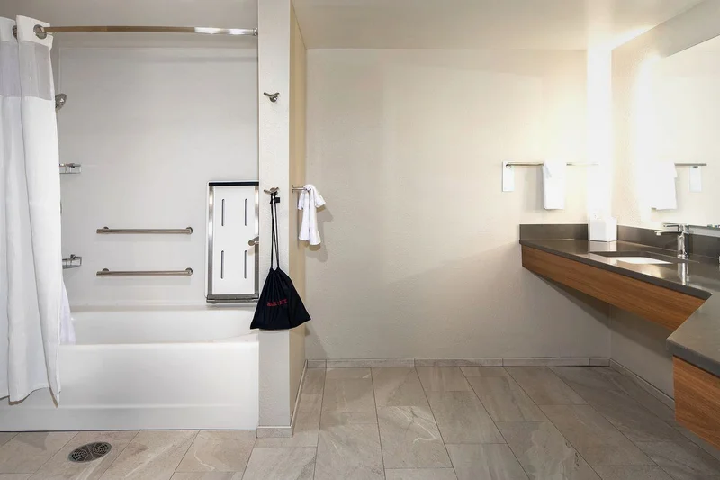 Hotels with jacuzzi in room in South Charleston