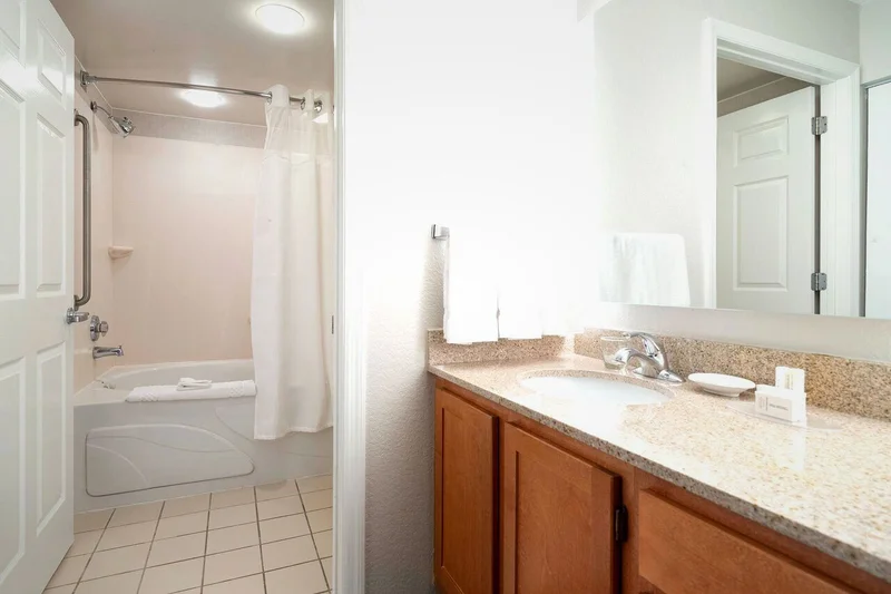 Hotels with jacuzzi in room in Southington