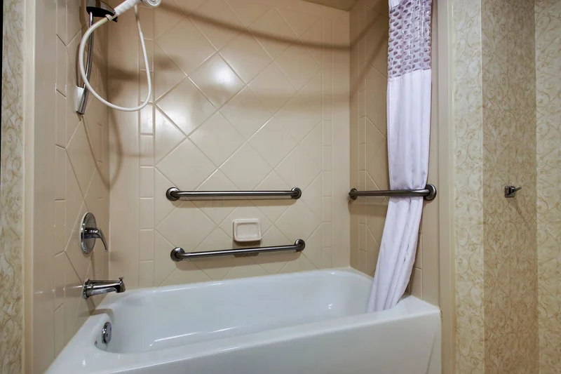 Hotels with jacuzzi in room in Spartanburg