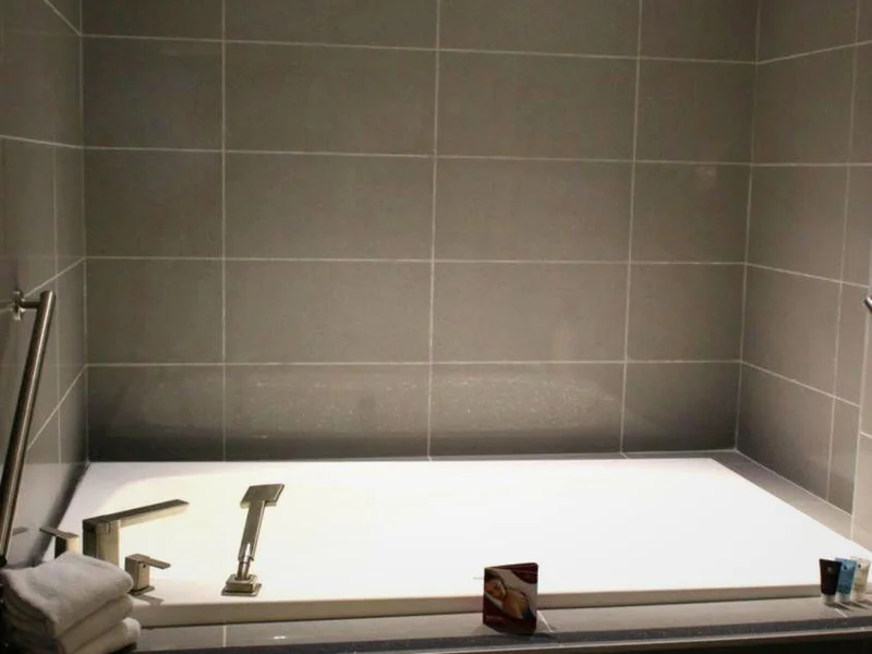 Hotels with jacuzzi in room in Stamford