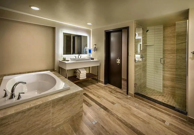 Hotels with jacuzzi in room in Stateline