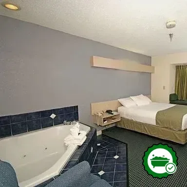 Hotels with jacuzzi in room in Statesville