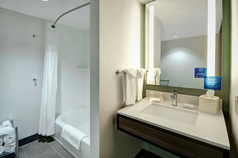 Hotels with jacuzzi in room in Terre Haute