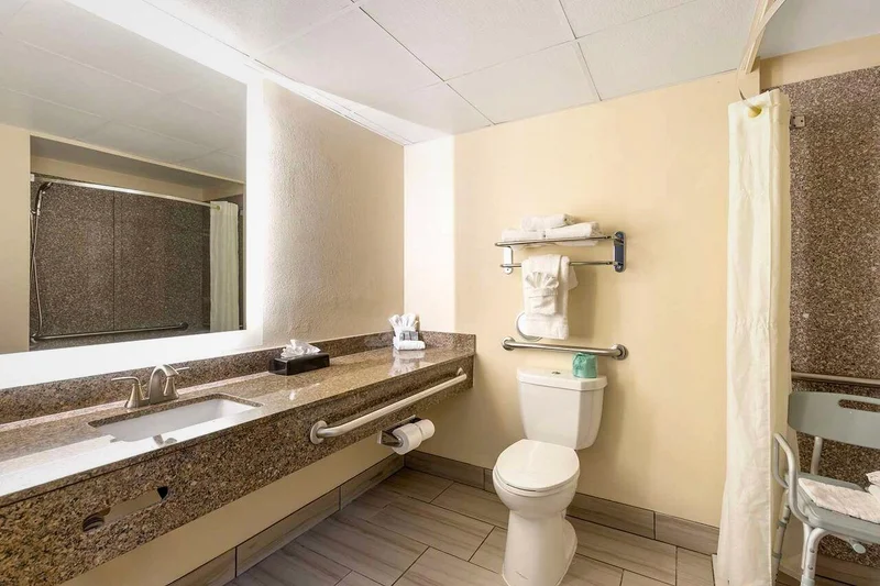 Hotels with jacuzzi in room in Tesson Ferry