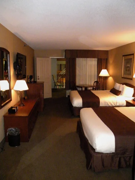 Hotels with jacuzzi in room in Thief River Falls
