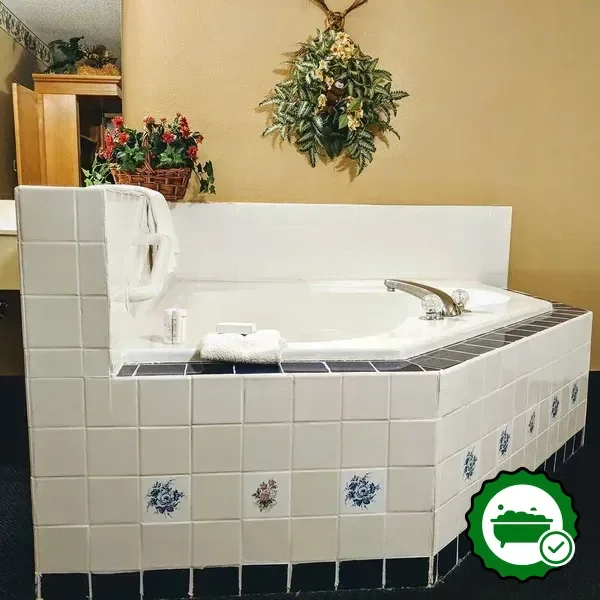 In-room jacuzzi at Executive Inn in Thomson