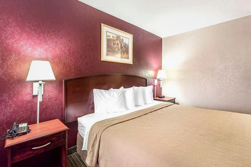 Hotels with jacuzzi in room in Tifton