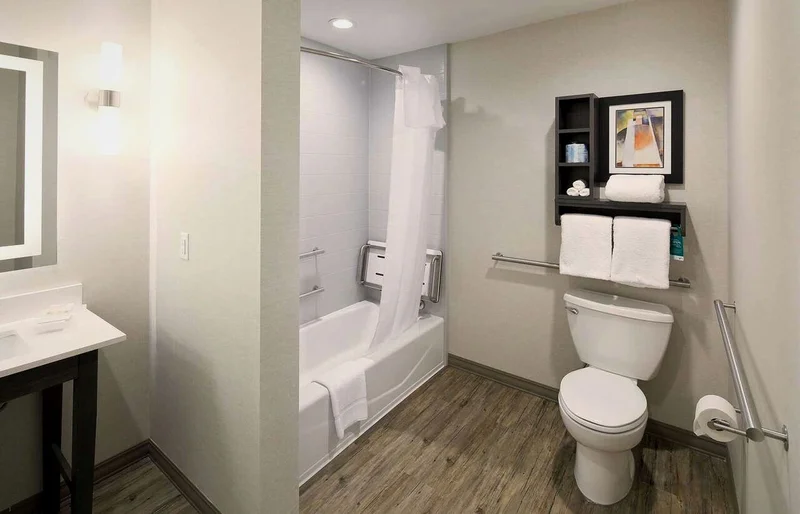 Hotels with jacuzzi in room in Topeka