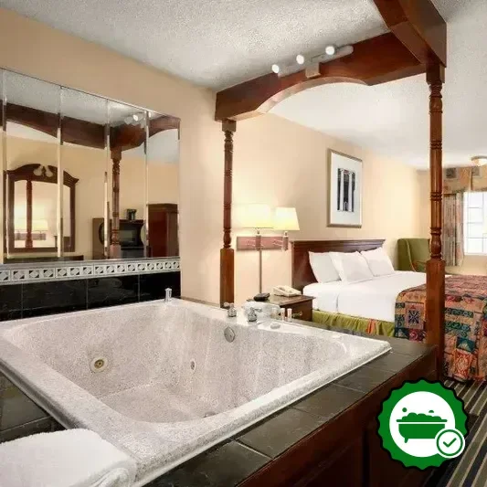 Hotels with jacuzzi in room in Towson