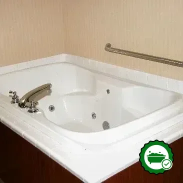 Hotels with jacuzzi in room in Traverse City