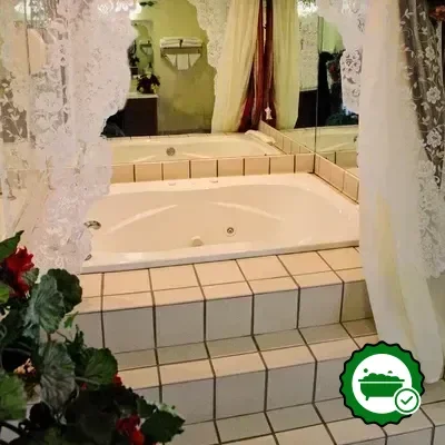 Hotels with jacuzzi in room in Union City