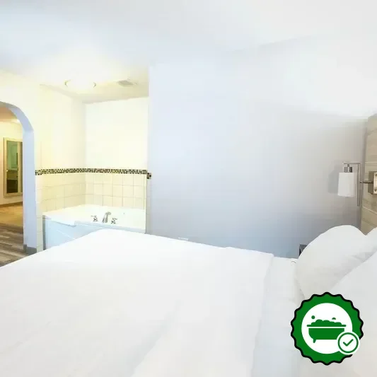 Hotels with jacuzzi in room in Utica