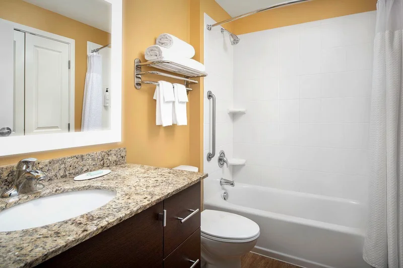 Hotels with jacuzzi in room in Vancouver