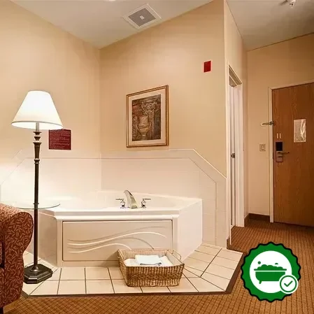 Hotels with jacuzzi in room in Wapakoneta