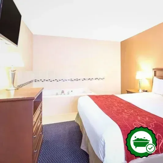 Hotels with jacuzzi in room in Waukesha