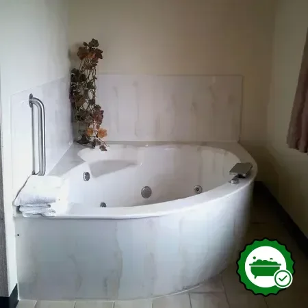 Hotels with jacuzzi in room in Wautoma