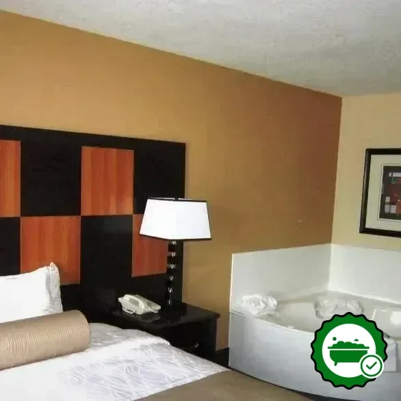Hotels with jacuzzi in room in Wendover