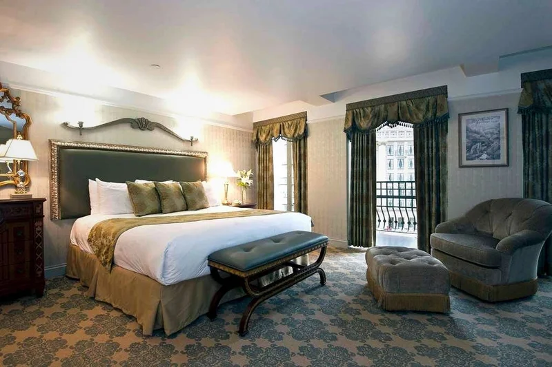 Hotels with jacuzzi in room in West Baden Springs