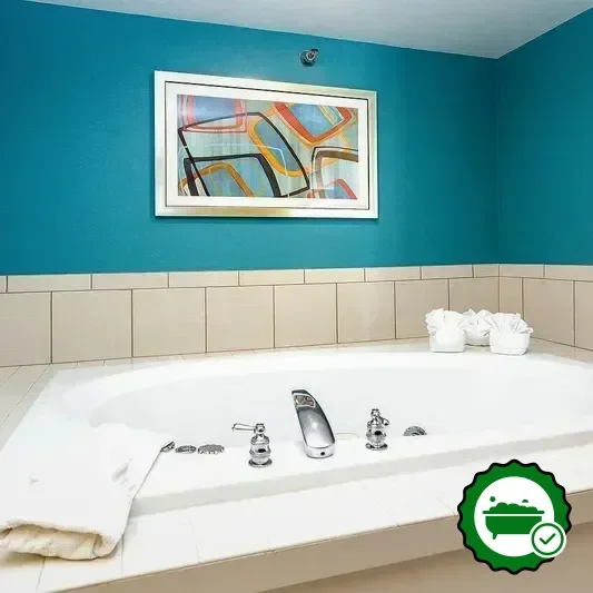 Hotels with jacuzzi in room in West Des Moines