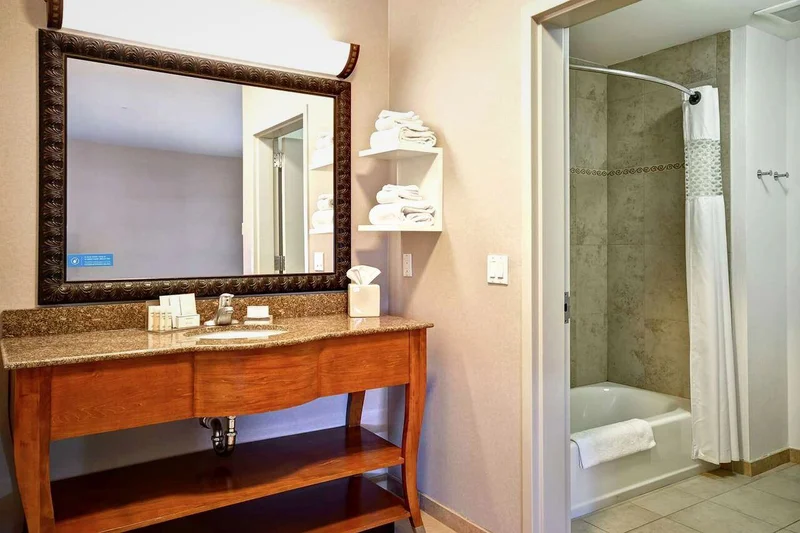 Hotels with jacuzzi in room in West Jordan
